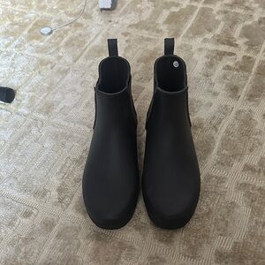 Hunter Chelsea rain boots